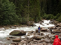 zwischen mittlerem Wasserfall und oberem Wasserfall